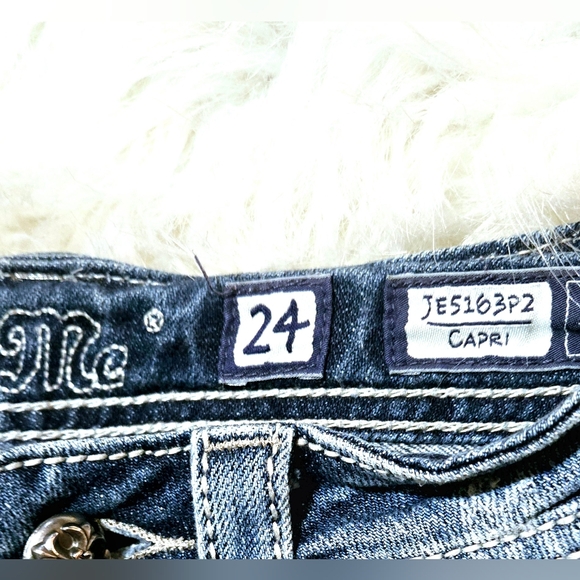 Miss Me Low Rise Cqpri Jeans with rhinestone angel wings on back pockets Size 24 - Picture 4 of 7